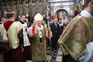 arcybiskup jędraszewski na wawelu